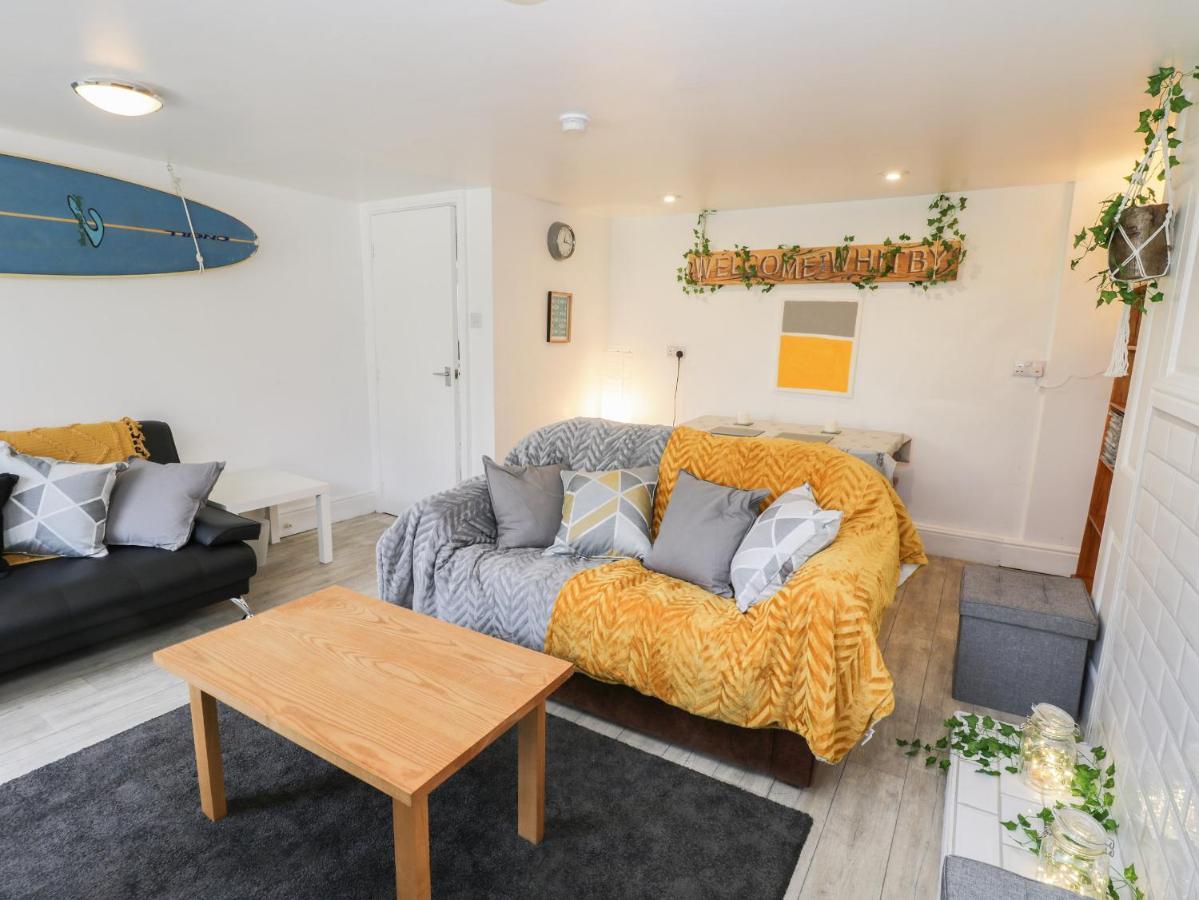 The Surfers Bolt Hole Appartement Whitby Buitenkant foto