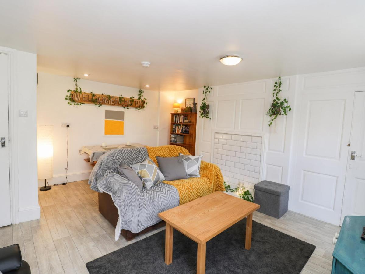 The Surfers Bolt Hole Appartement Whitby Buitenkant foto