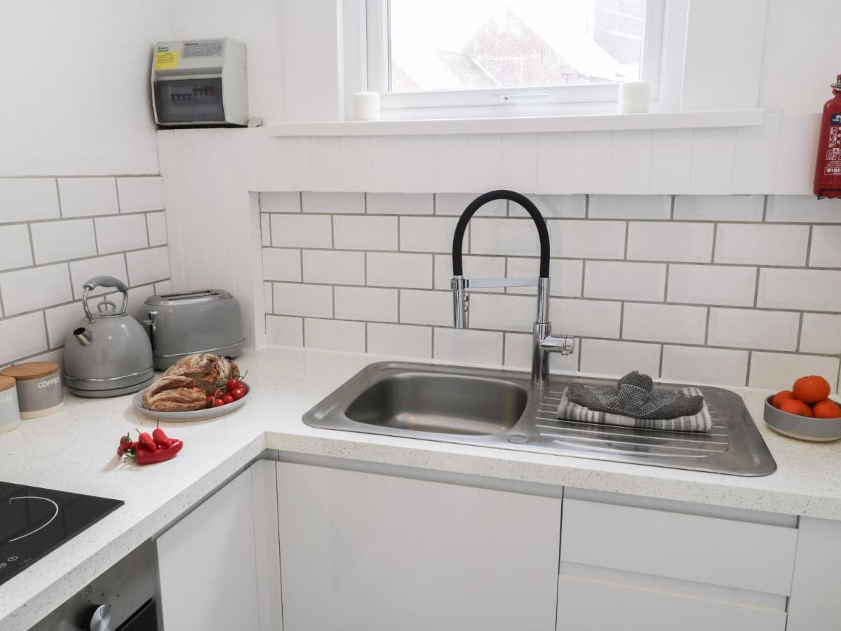 The Surfers Bolt Hole Appartement Whitby Buitenkant foto